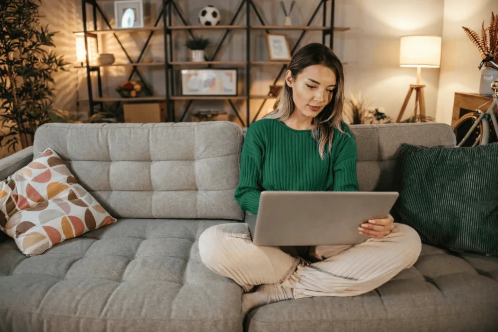 7 Strength Habits That Quietly Accelerate Fat Loss for People Who Sit All Day